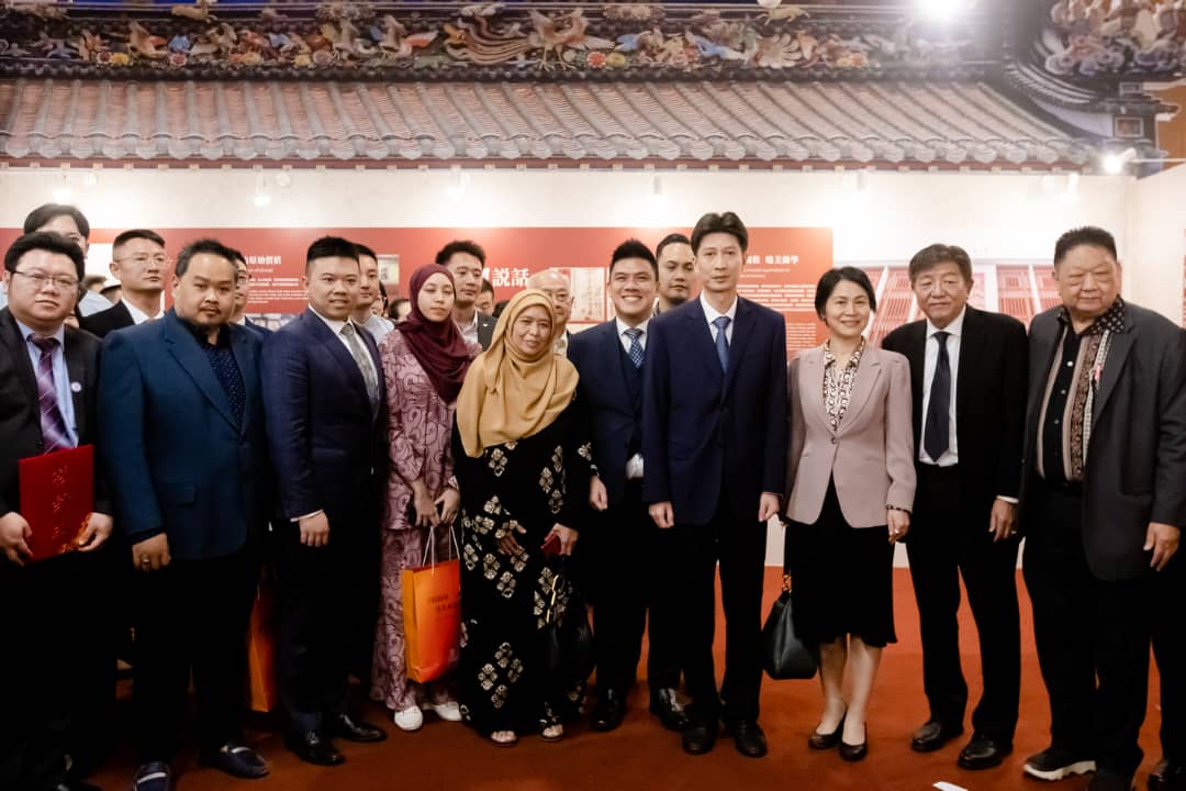 c4d9c8d1-75e4-47bb-85b8-c0212d3684af